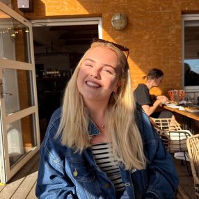 Nickolinne, Babysitter i Ishøj