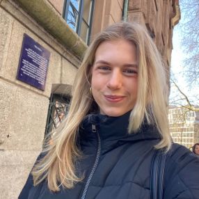 Julie, Babysitter i Lillerød