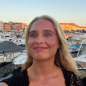 Mia, Babysitter i Herning