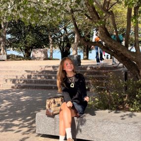 Cecilie, Babysitter in Brande