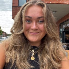 Victoria Amalie, Babysitter in Aabenraa