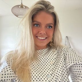 Nicoline, Babysitter i Korsør