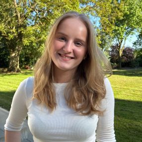 Laura, Babysitter i Hedensted