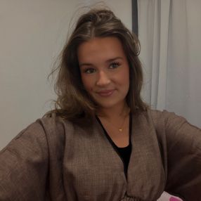 Karoline, Babysitter i Rebild