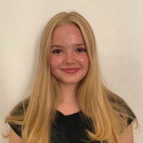 Agnes, Babysitter i Humlebæk