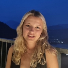 Simone, Babysitter i Herning