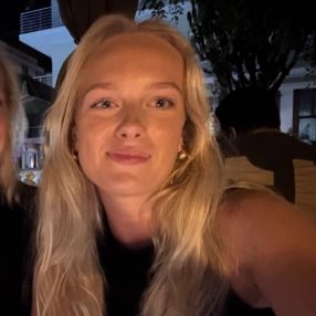 Dicte, Babysitter i Fårevejle Stationsby
