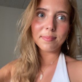 Anna, Babysitter i Køge