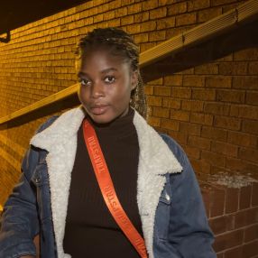 Laurena, Babysitter i Rønde