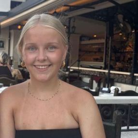 Nanna, Babysitter i Grundfør