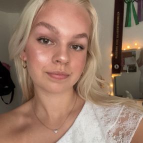 Julie, Babysitter in Ringsted