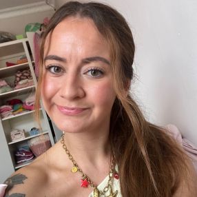 Amalie, Babysitter in Hellerup