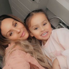 Isabella, Babysitter i Islev