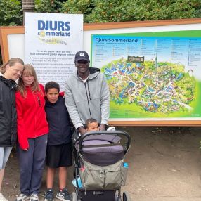 Adama, Familie i Aalborg