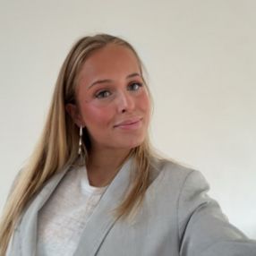 Esther, Babysitter in Hinnerup
