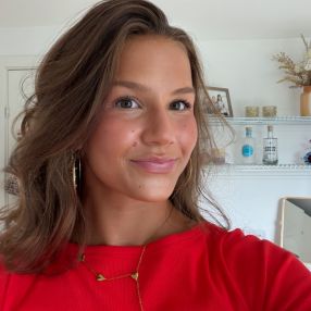 Mathilde, Babysitter in Farum