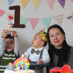 Zhu, Familie i Stenløse
