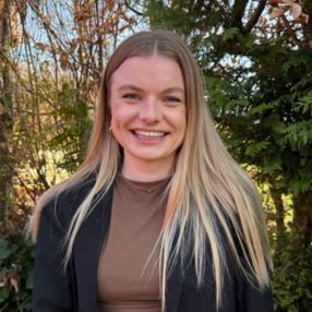 Laura Sivebæk, Babysitter i København