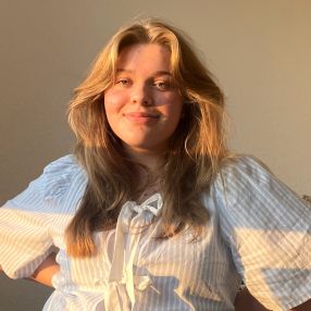 Julie, Babysitter i Bjerringbro