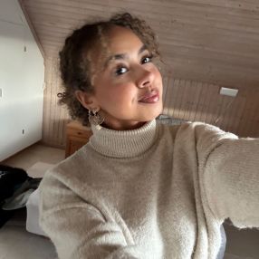 Olivia, Babysitter i Smørumnedre