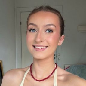 Frida, Babysitter i Birkerød
