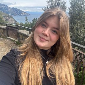 Estrid Christina, Babysitter i Odense