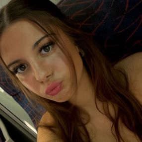 Sienna, Babysitter i Helsinge