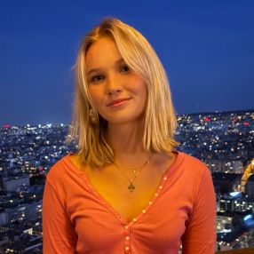 Leonora, Babysitter i Billund