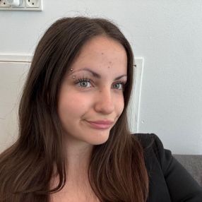 Esther, Babysitter i Vangede