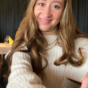 Alma Luna, Babysitter i Vejby
