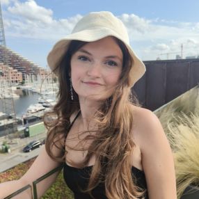 Laura, Babysitter i Randers