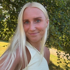 Lea, Babysitter in Højby