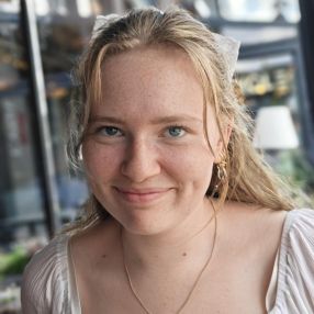 Maja, Babysitter i Hedensted
