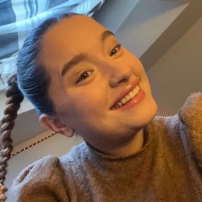 Amalie, Babysitter i Islev