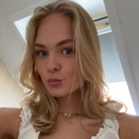 Emilía, Babysitter i Aalborg
