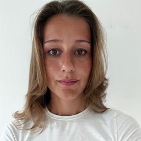Alma, Babysitter i København