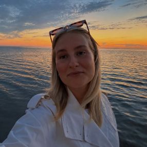 Laura, Babysitter i Løgstør