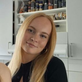 Leonora, Babysitter i Gladsaxe