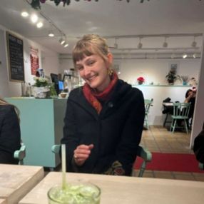 Karoline, Babysitter i Østermarie