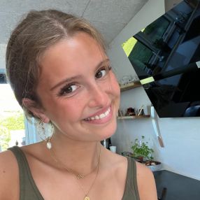 Lucia-Alba Rossell, Babysitter i Aabybro