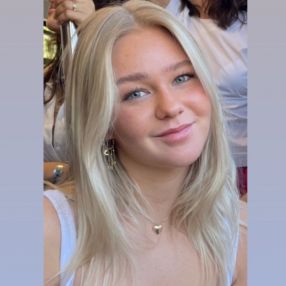 Clara, Babysitter i Frederikssund