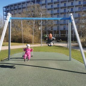 Elena, Familie i Tårnby
