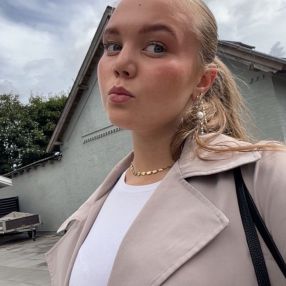 Stine, Babysitter i Hedensted