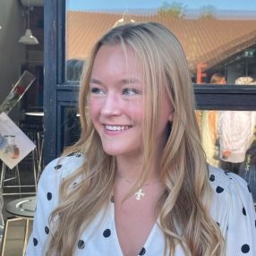 Elvira, Babysitter i Søborg