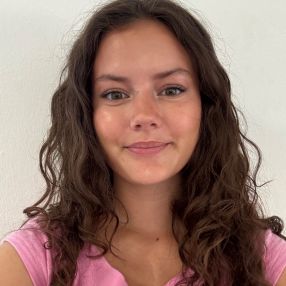 Alma, Babysitter i Aarhus