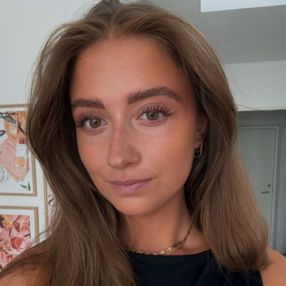 Julie Aagaard, Babysitter i Aarhus