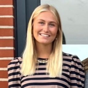 Laura, Babysitter i Randers