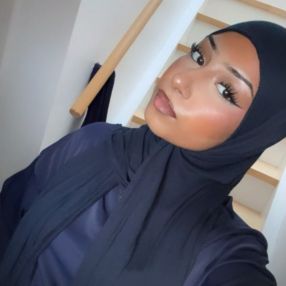 Mahnoor, Babysitter i Albertslund