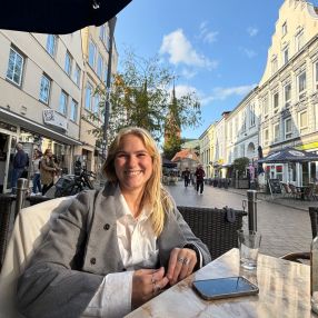 Julie, Babysitter i Vejle