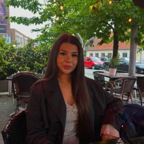 Sudenaz, Babysitter i Hedehusene